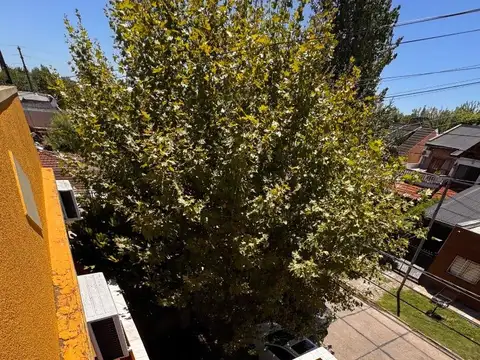 Casa en Venta – 4 Ambientes con Amplios Espacios y Terraza