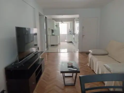 Venta Departamento Reciclado Amoblado Dos Dormitorios Con Cochera Y Balcon. Centro