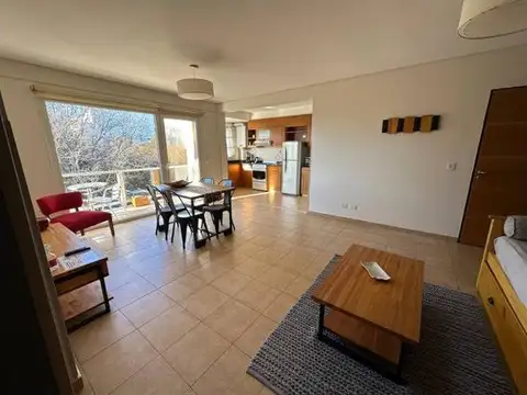 Amplio departamento de un dormitorio con vista al Lago. Opcionales: Cochera y/o muebles.