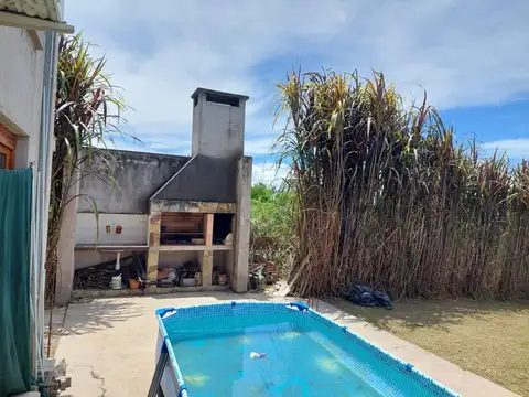 Casa 6 ambientes con 2 baños