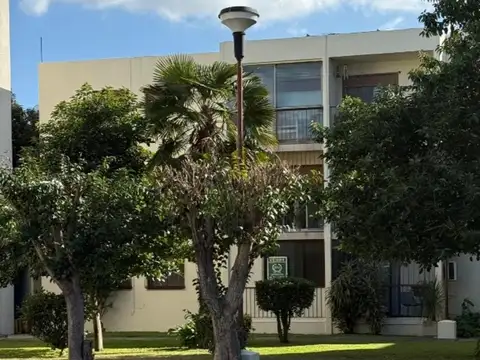 DEPTO 3 AMB PB  BALCON CON/ ESPACIO COCHERA