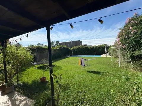 Casa en Alquiler con 1 cochera