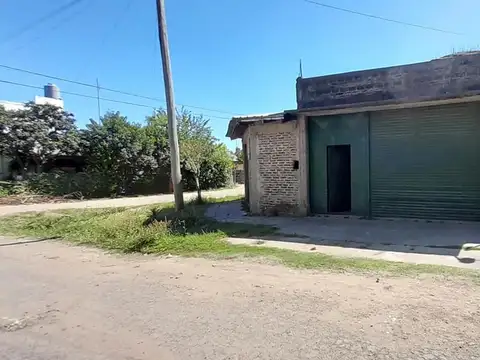 VENTA EXCELENTE ESQUINA CON LOCALES