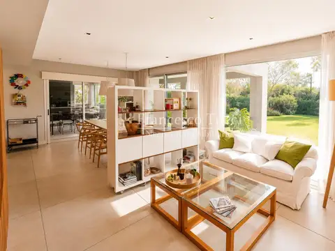 Casa 7 ambientes con 5 baños