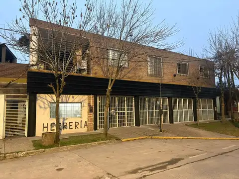 VENTA  GRAN LOCAL MAS CASA 3 DORM BARRIO ALBERDI