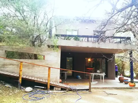Casa 5 ambientes con 2 baños