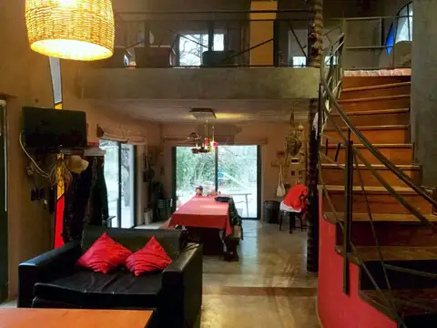 ALOJA – Vendo Casa de diseño cerca del río con Techo Vivo en San Marcos Sierras
