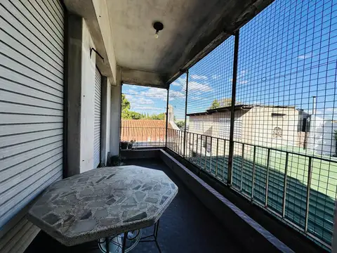 Depto Tipo Casa 4 ambientes con 2 baños