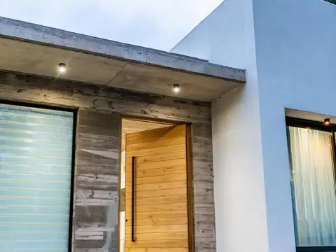 Casa en Venta en San Nicolas de los Arroyos, USD 700.000