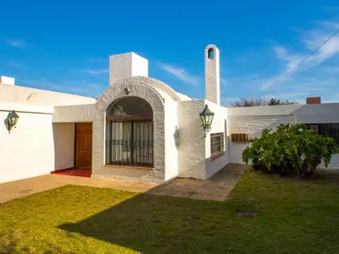 Casa 4 ambientes con 3 baños