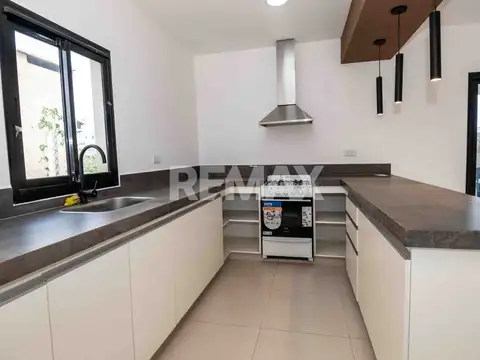 CASA 2 DORMIMTORIOS VENTA EKO DISTRITO CERRILLOS