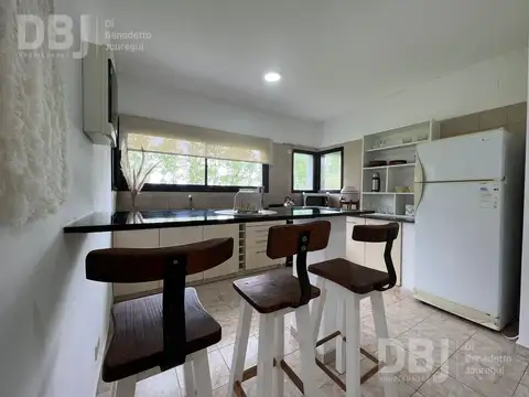 Casa en Venta con 3 cocheras