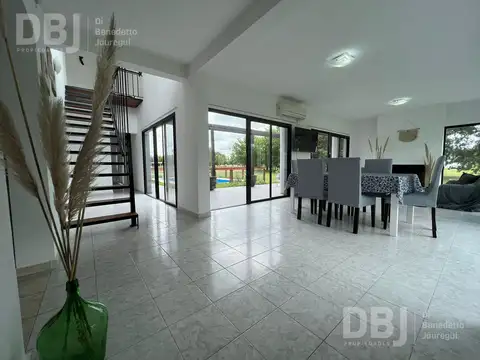 Casa 5 ambientes con 2 baños