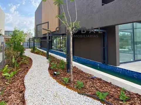 Casa en Alquiler con 2 cocheras