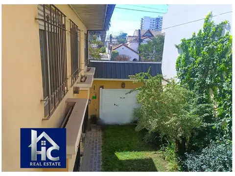 CASA VENTA 5 AMBIENTES BANFIELD CON COCHERA