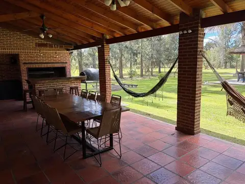 Excepcional Casa en 1 Planta sobre Lote de 3000 m² | 4 Dorm.