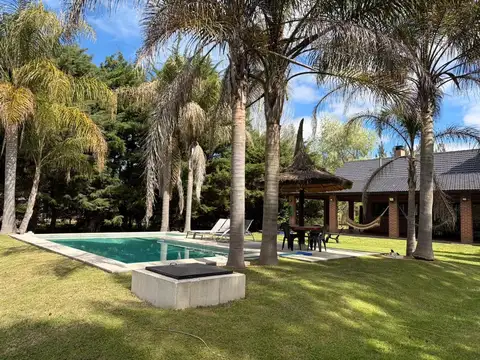 Excepcional Casa en 1 Planta sobre Lote de 3000 m² | 4 Dorm.
