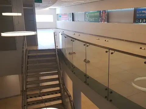 Local en Venta Via Púb.