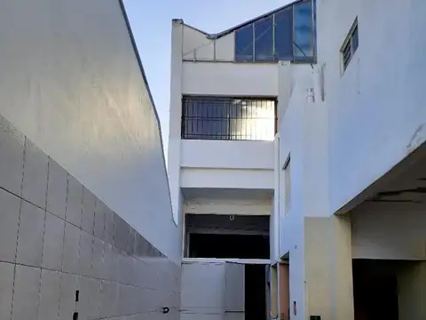 Venta Galpón, Sup.230m². Losa.-mataderos