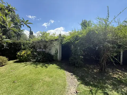 Casa en Venta con 2 cocheras