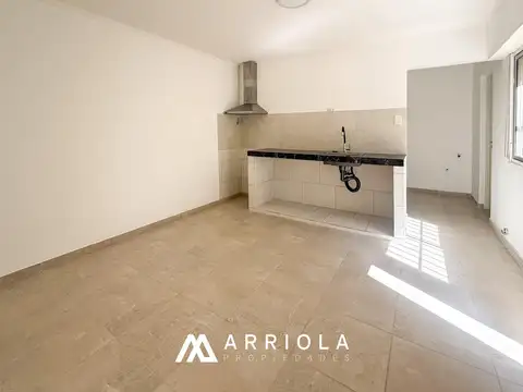 Local + 2 departamentos de 3 ambientes. Venta en BLOCK. Barrio San Carlos