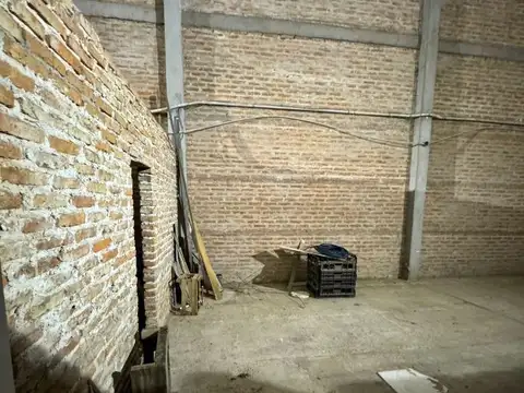 Galpón en venta de 270 m2. Sobre avenida Alvear.