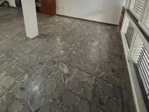 CASA DE CUATRO DORMITORIOS EN ALQUILER EN LA PLATA