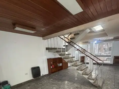 CASA DE CUATRO DORMITORIOS EN ALQUILER EN LA PLATA