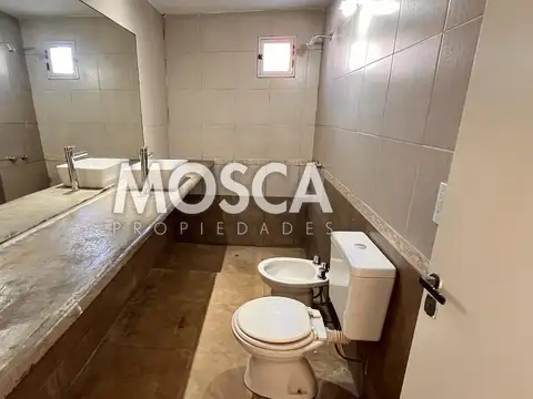 Casa 2 ambientes con 1 baño