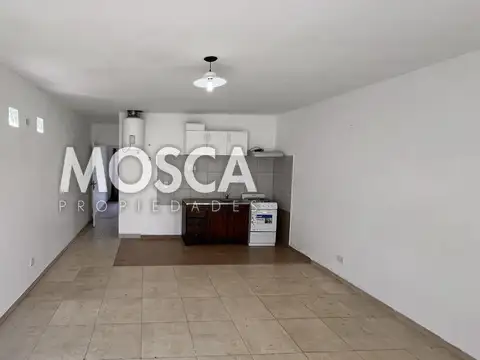 Casa en Alquiler con 2 cocheras