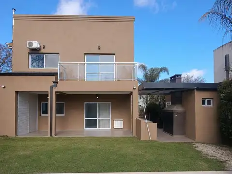 Casa en Venta con 4 cocheras