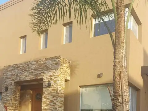 Casa 6 ambientes con 3 baños