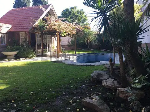 Casa 7 ambientes con 5 baños