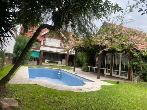 VENTA CHALET DE CATEGORIA 7 AMBIENTES CON PISCINA EN BANFIELD RESIDENCIAL
