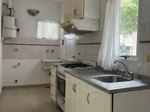 Casa en Alquiler con 1 cochera