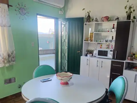 CASA 3 AMBIENTES LANUS OESTE VENTA  CON LOCAL