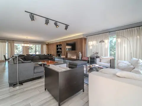 Casa 5 ambientes con 6 baños