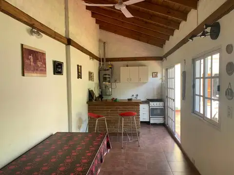 Casa 5 ambientes con 2 baños