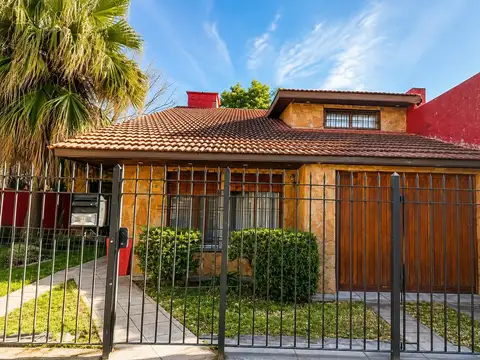 VENTA CASA 4 AMBIENTES QUILMES OESTE