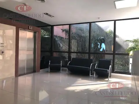 Oficina en Alquiler con 8 cocheras