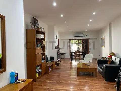 Casa 5 ambientes en venta con pileta y local en Remedios de Escalada, Lanús