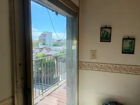 Oportunidad! se vende un departamento de 3 ambientes con balcón