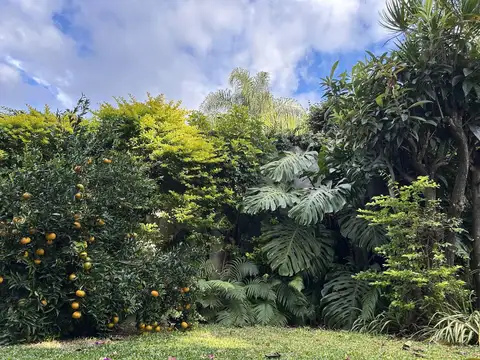 Casa en Venta con 3 cocheras