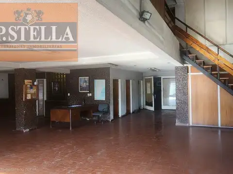 Local Comercial c/ Galpon 2750 m² c/ Rampa p/ vehiculos y oficinas - Casanova