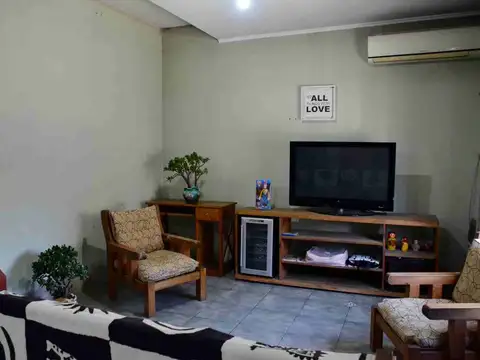 CASA 3 AMB. VENTA LANUS ESTE GRAN PATIO Y GARAGE