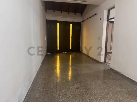 Casa 5 ambientes con 1 baño