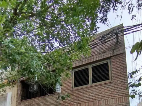 Venta de Casa de 5 Dormitorios en CANDIOTI SUR, Santa Fe.