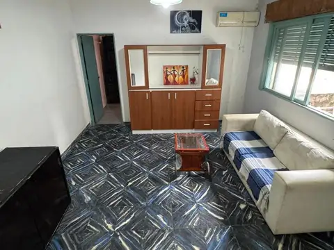 VENTA - CASA AL FRENTE 5 DORMITORIOS + COCHERA - BARRIO AZCUENAGA