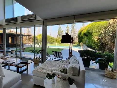 Casa en Alquiler Temporal con 2 cocheras