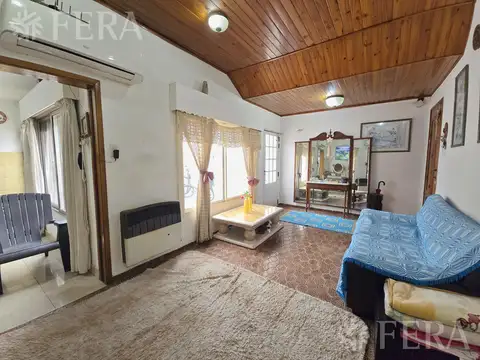 Venta de casa de 3 ambientes con quincho en Villa Dominico